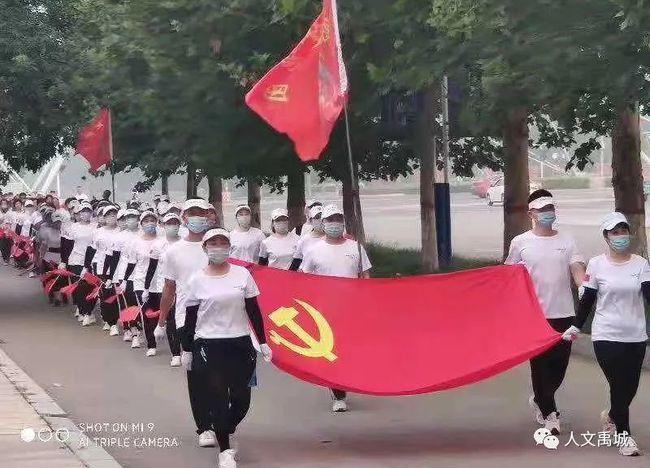 先把冰箱喷了点空气清香剂然后才把冰箱放东西会中毒吗？游戏画面