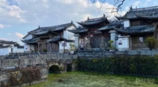 古怪巫师逃离村庄